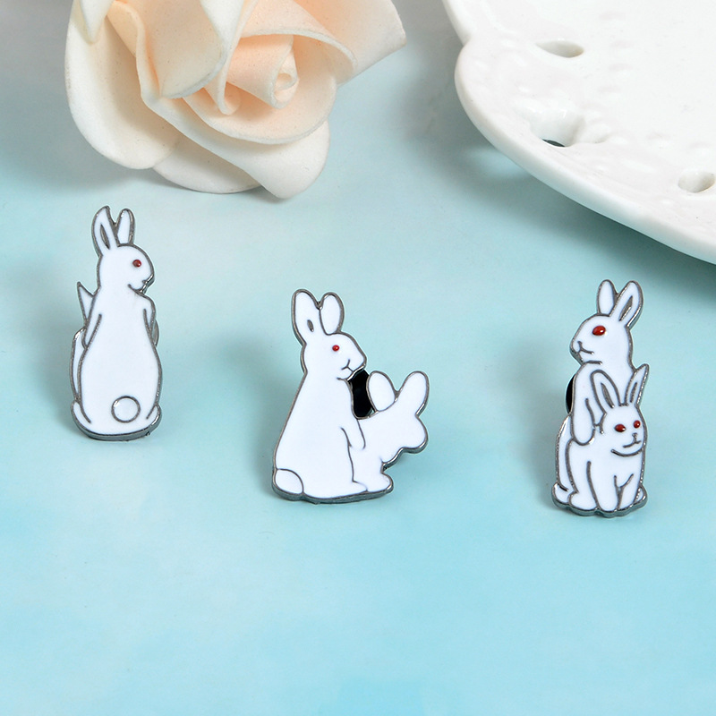 Brooch Pins Cartoon Animals Bu - Embroidery Rabbit ulasan dan harga