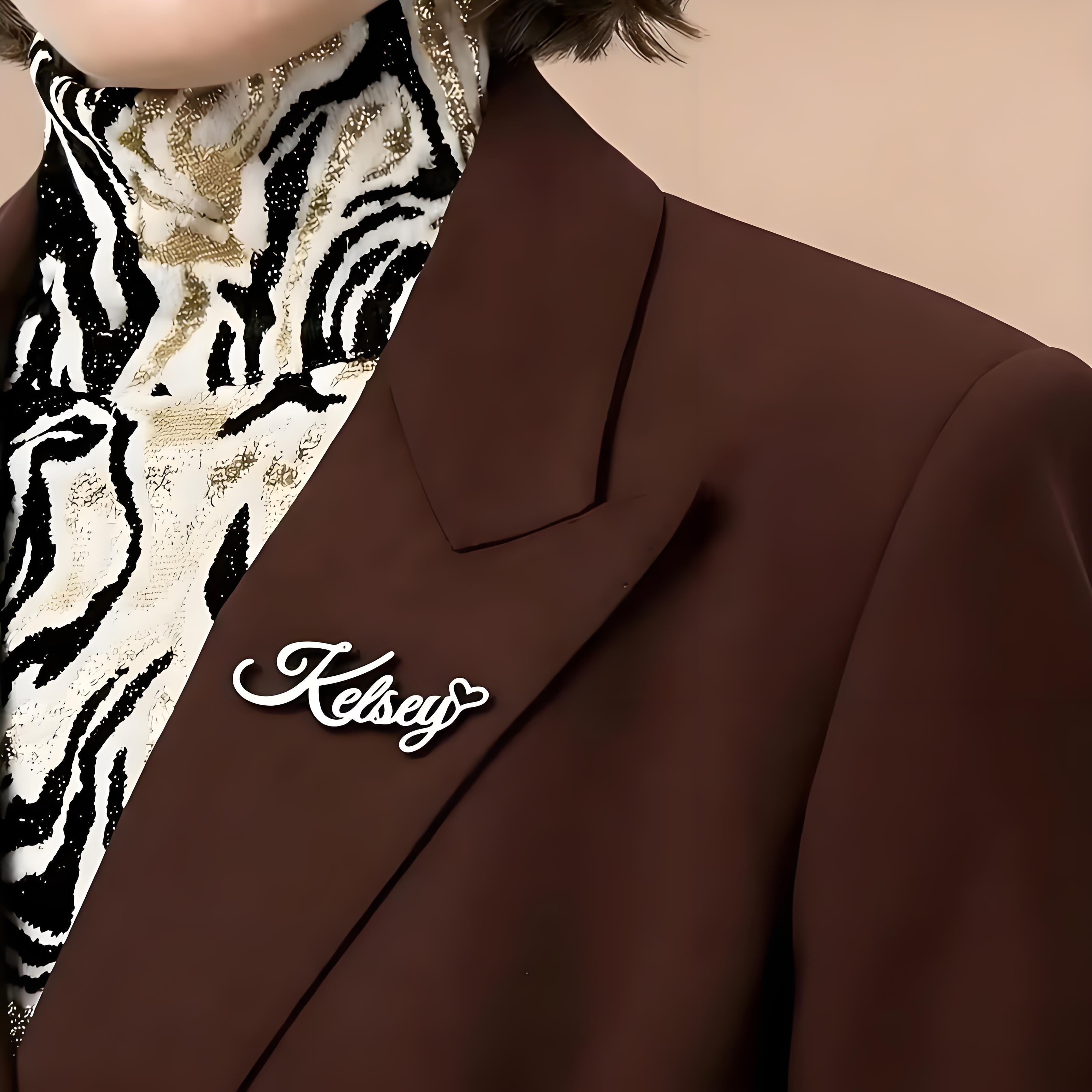 Custom Cursive Name Lapel Pin  - Embroidery Texture ulasan dan harga